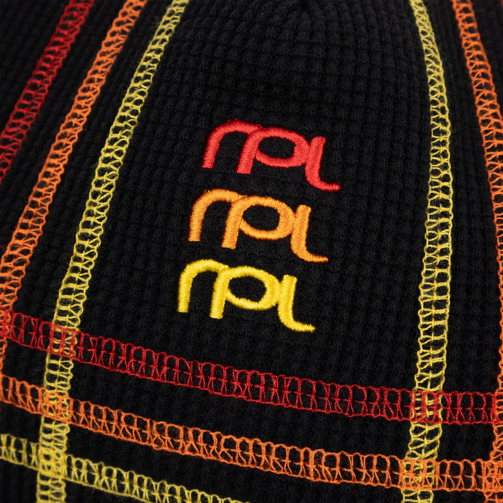 roy public label contrast skully (black)